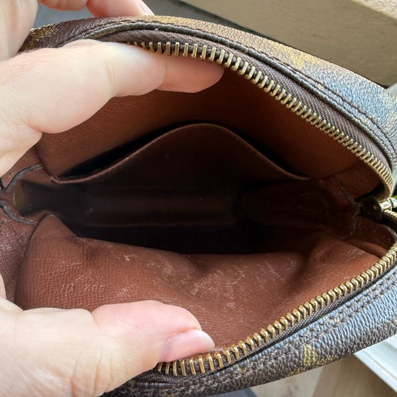 LOUIS VUITTON Monogram Amazone Vintage Crossbody Bag - Picture 13 of 16